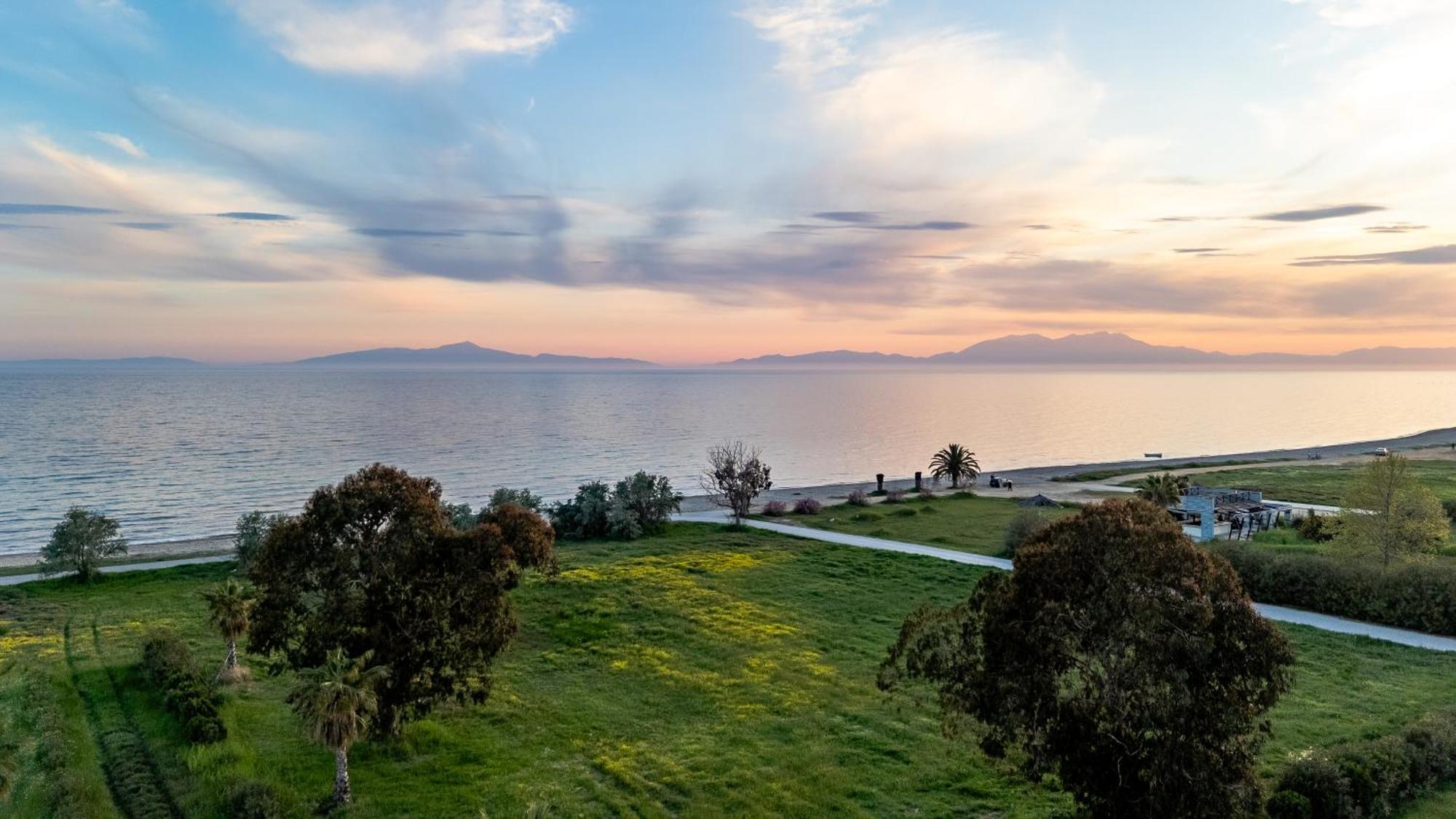 Nafsika Suites (Adults Only) Nea Moudania Esterno foto